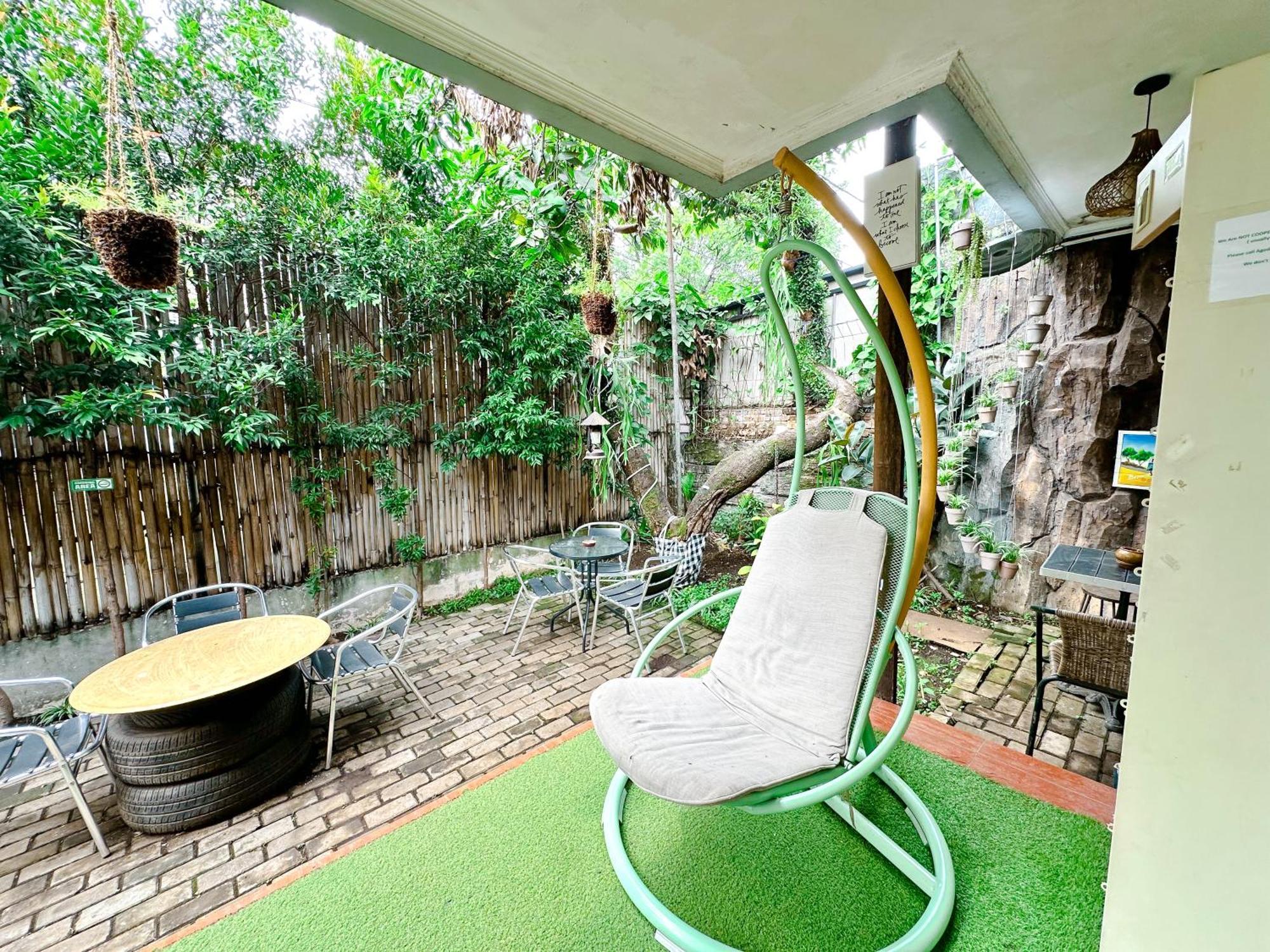 Ostel By Ostic Hostel Bandung Exterior photo