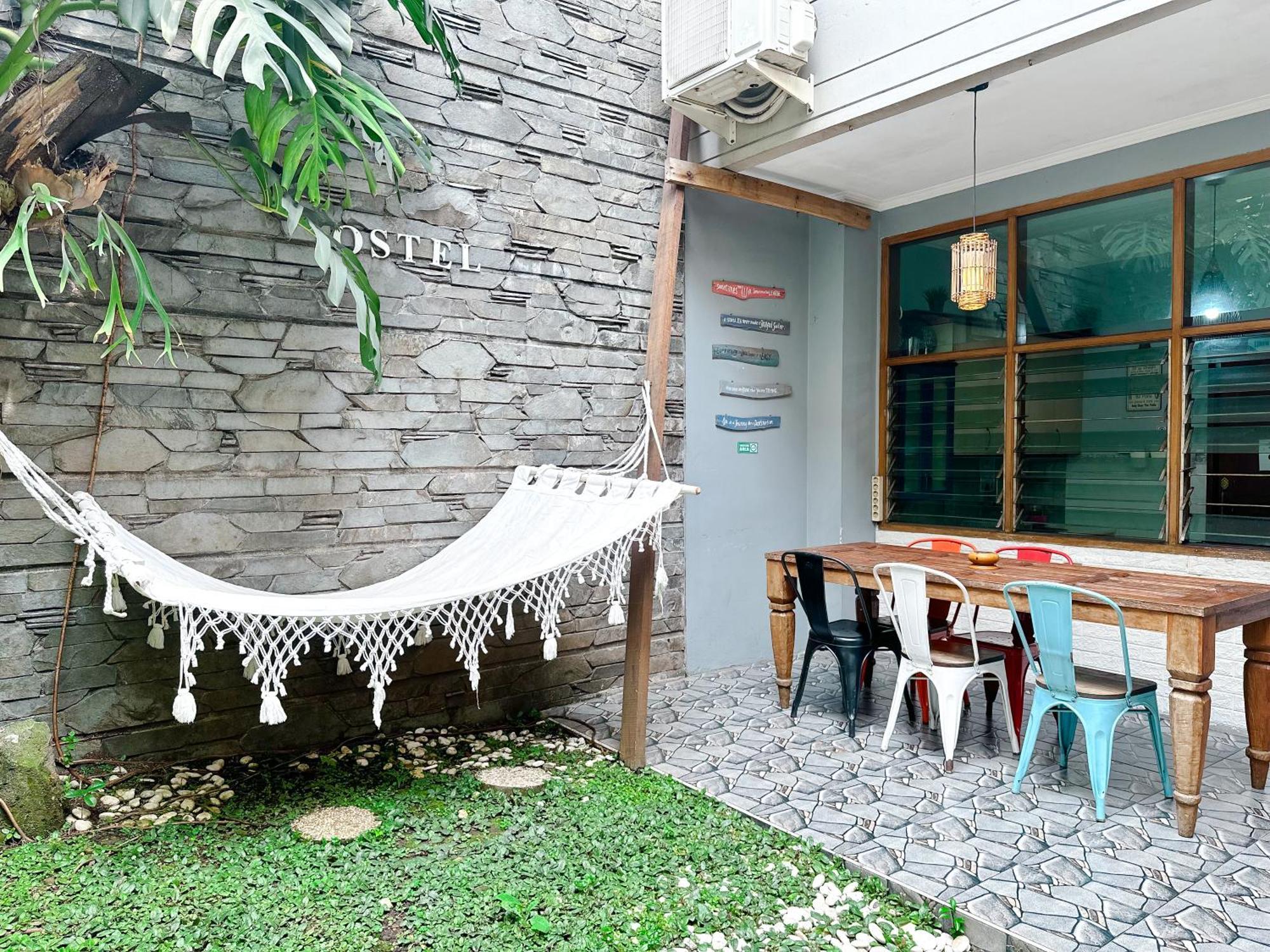 Ostel By Ostic Hostel Bandung Exterior photo