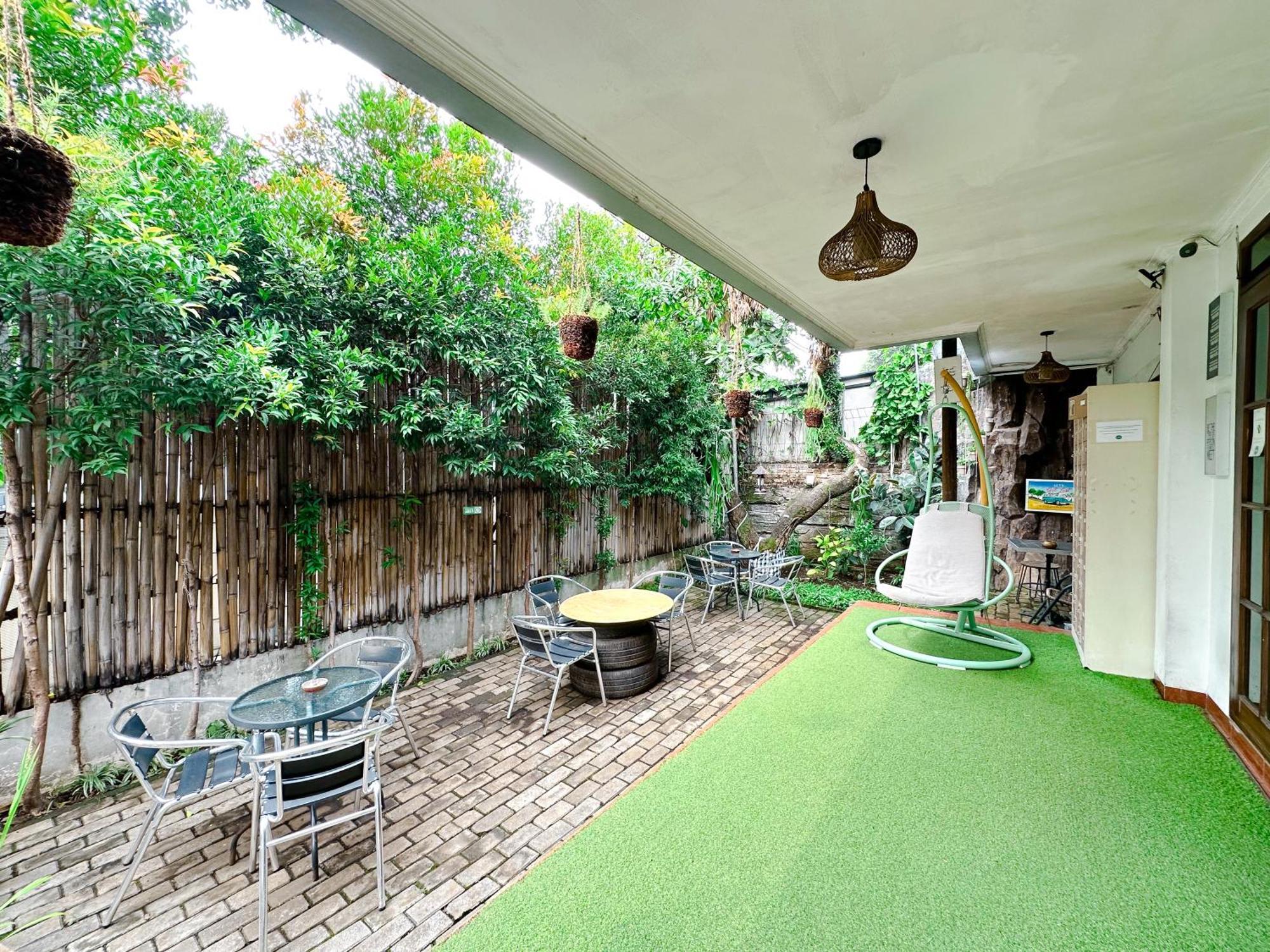 Ostel By Ostic Hostel Bandung Exterior photo
