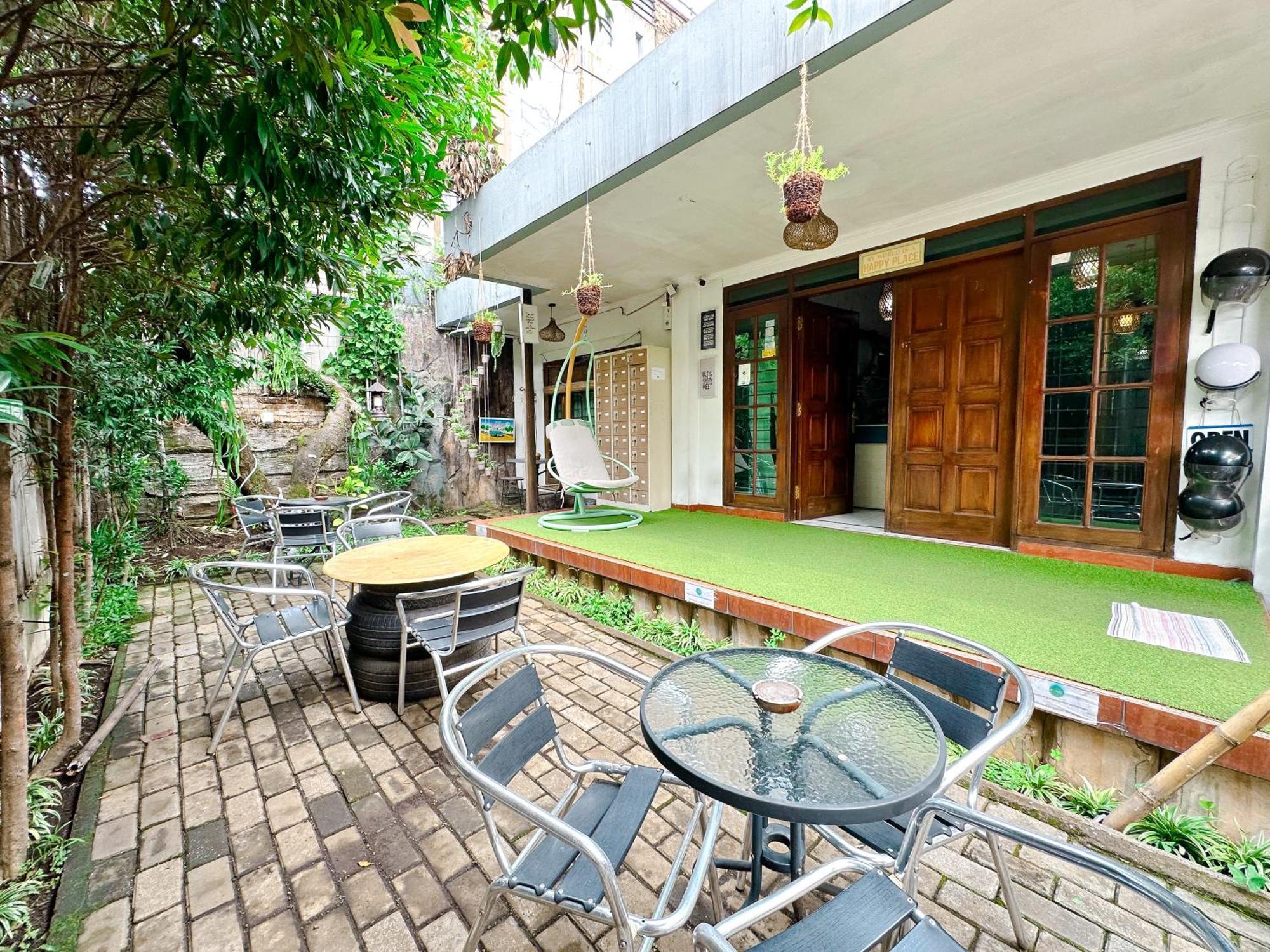 Ostel By Ostic Hostel Bandung Exterior photo