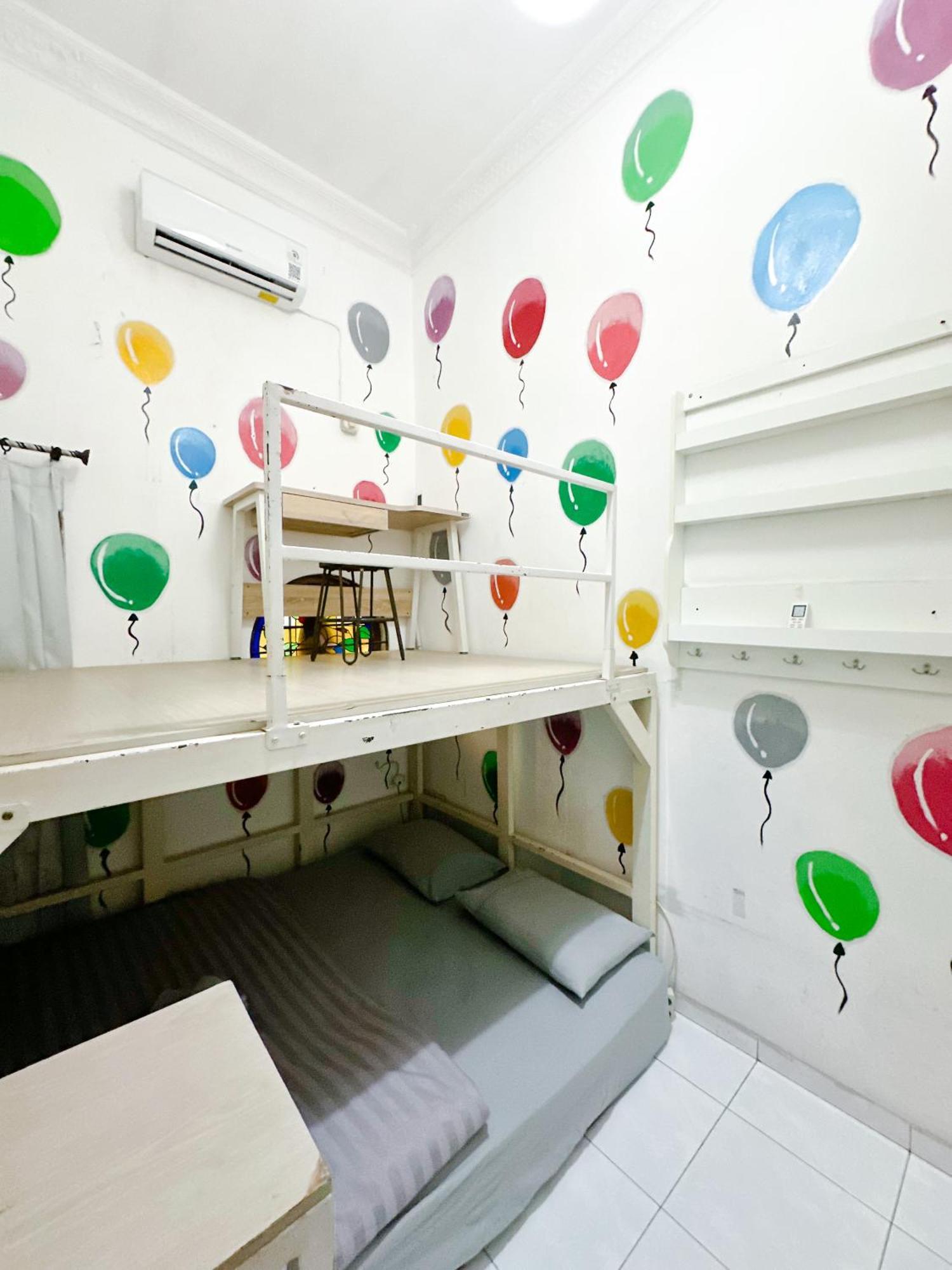 Ostel By Ostic Hostel Bandung Exterior photo