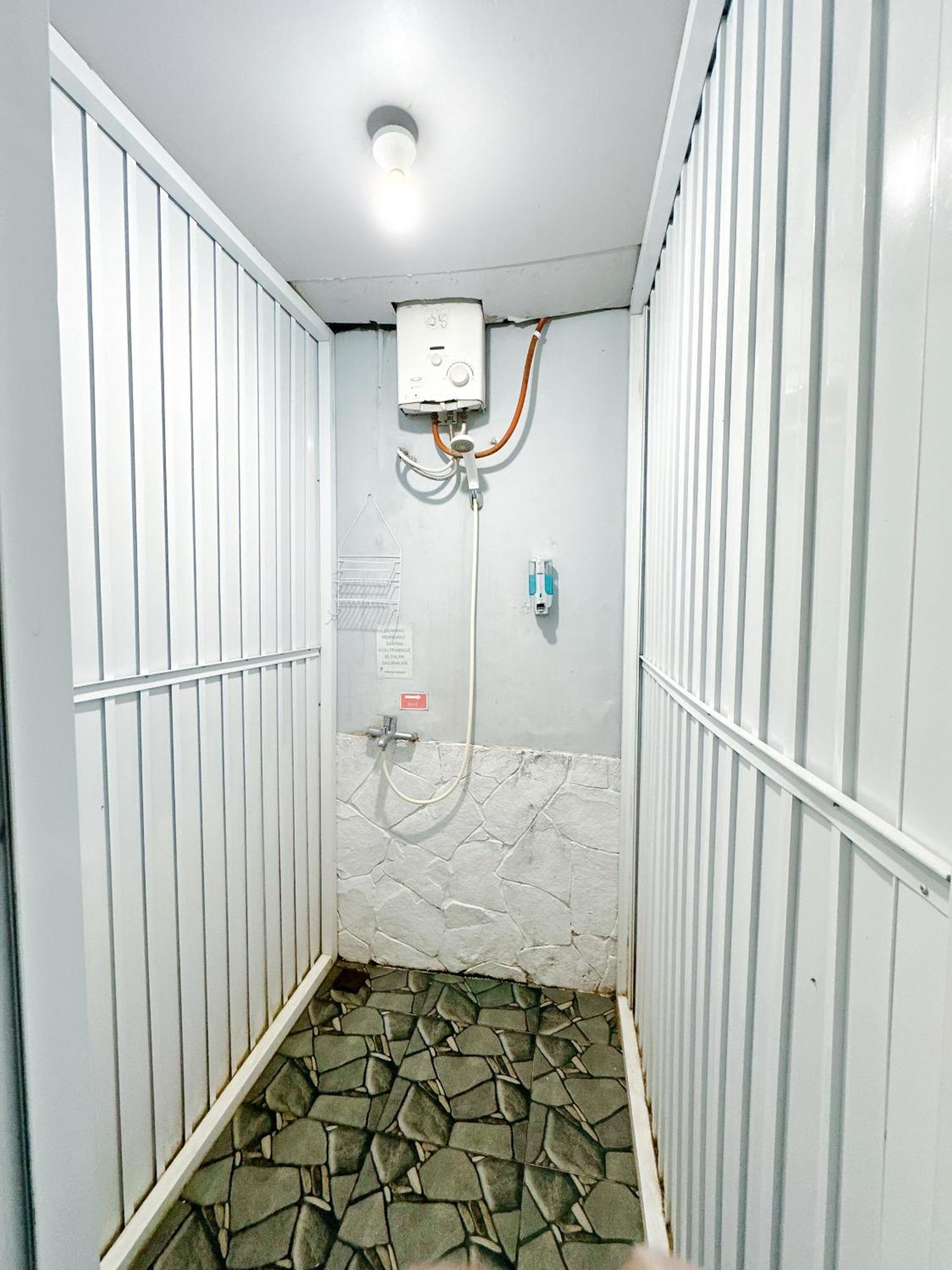 Ostel By Ostic Hostel Bandung Exterior photo