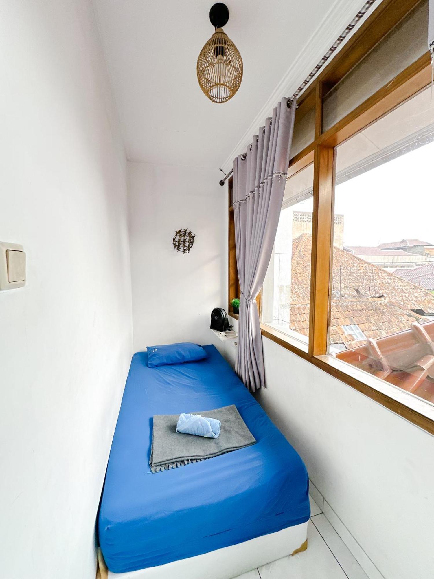 Ostel By Ostic Hostel Bandung Exterior photo